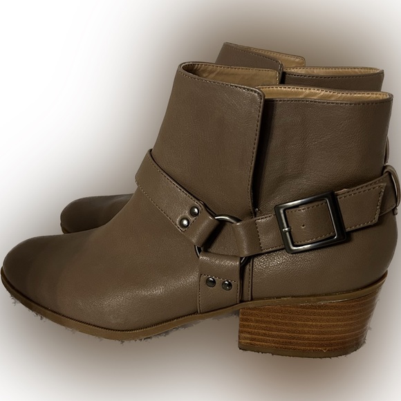 CP (Common Projects) booties “cyber taupe” 9 faux leather w buckle Details clean - Picture 2 of 7